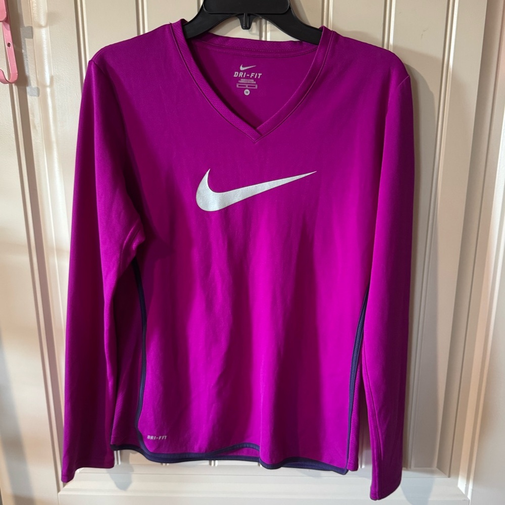 2/for $20 🪩 NIKE Women's Dri-Fit Long Sleeve Tee (Medium) - Picture 3 of 8